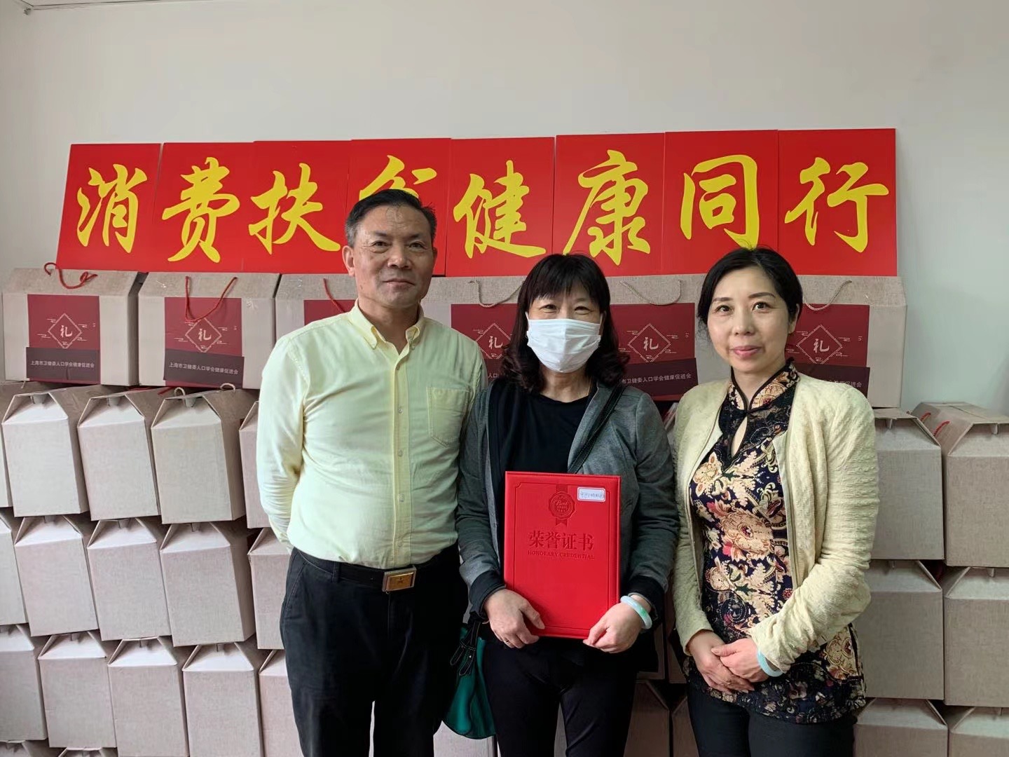 上海紅螞蟻裝潢設計有限公司，為愛一直在行動，祝福祖國更加繁榮昌盛
